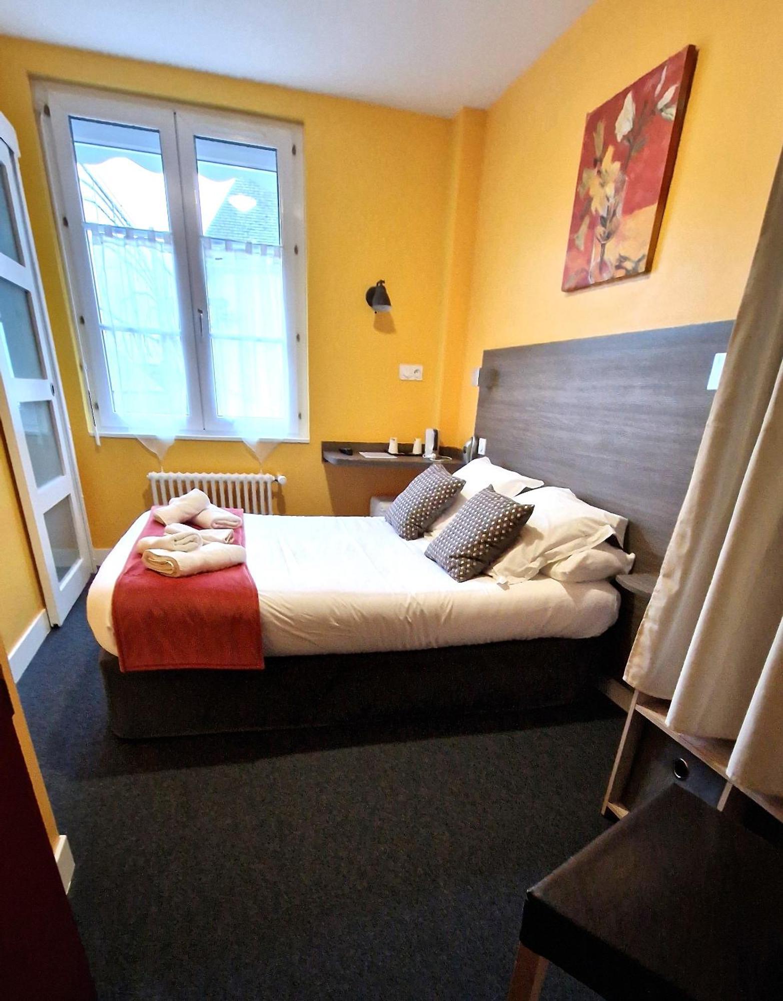 Logis Au Moyne De Saire Hotel