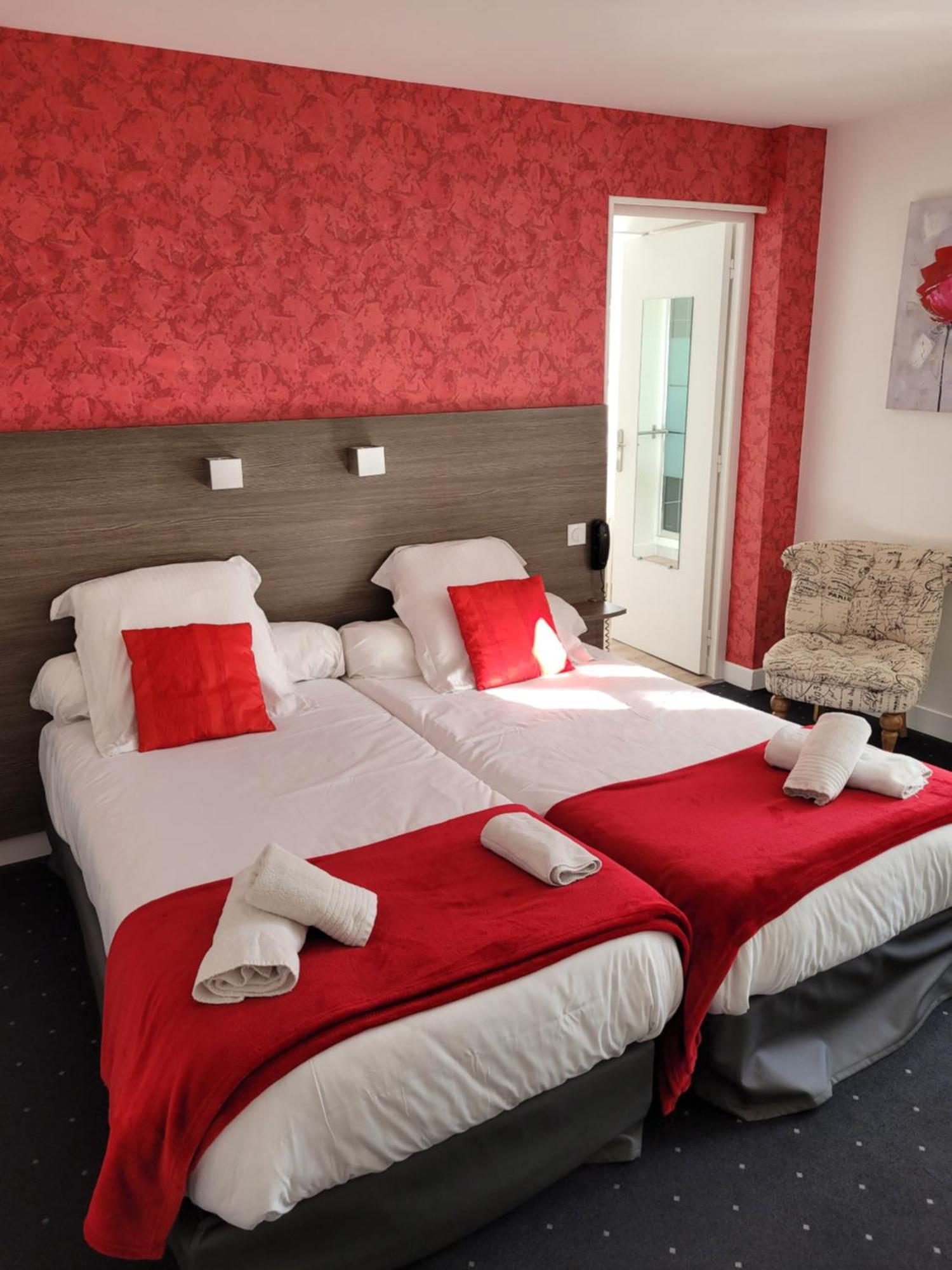 Hotel Logis Au Moyne De Saire Hotel Reville