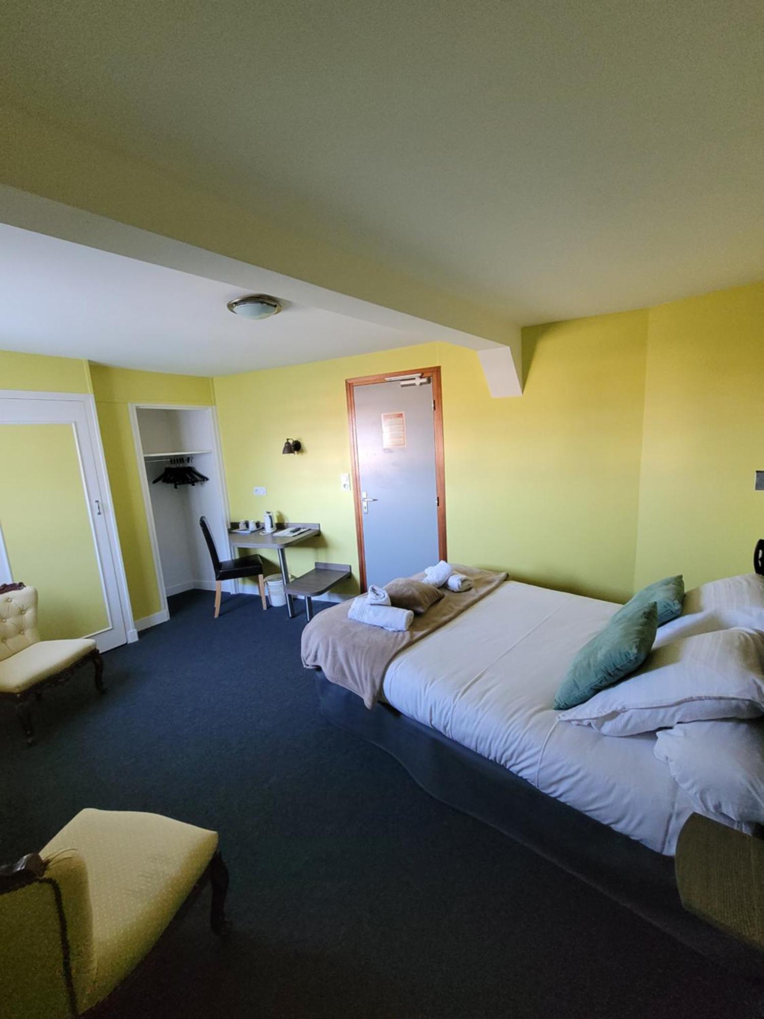 Hotel Logis Au Moyne De Saire