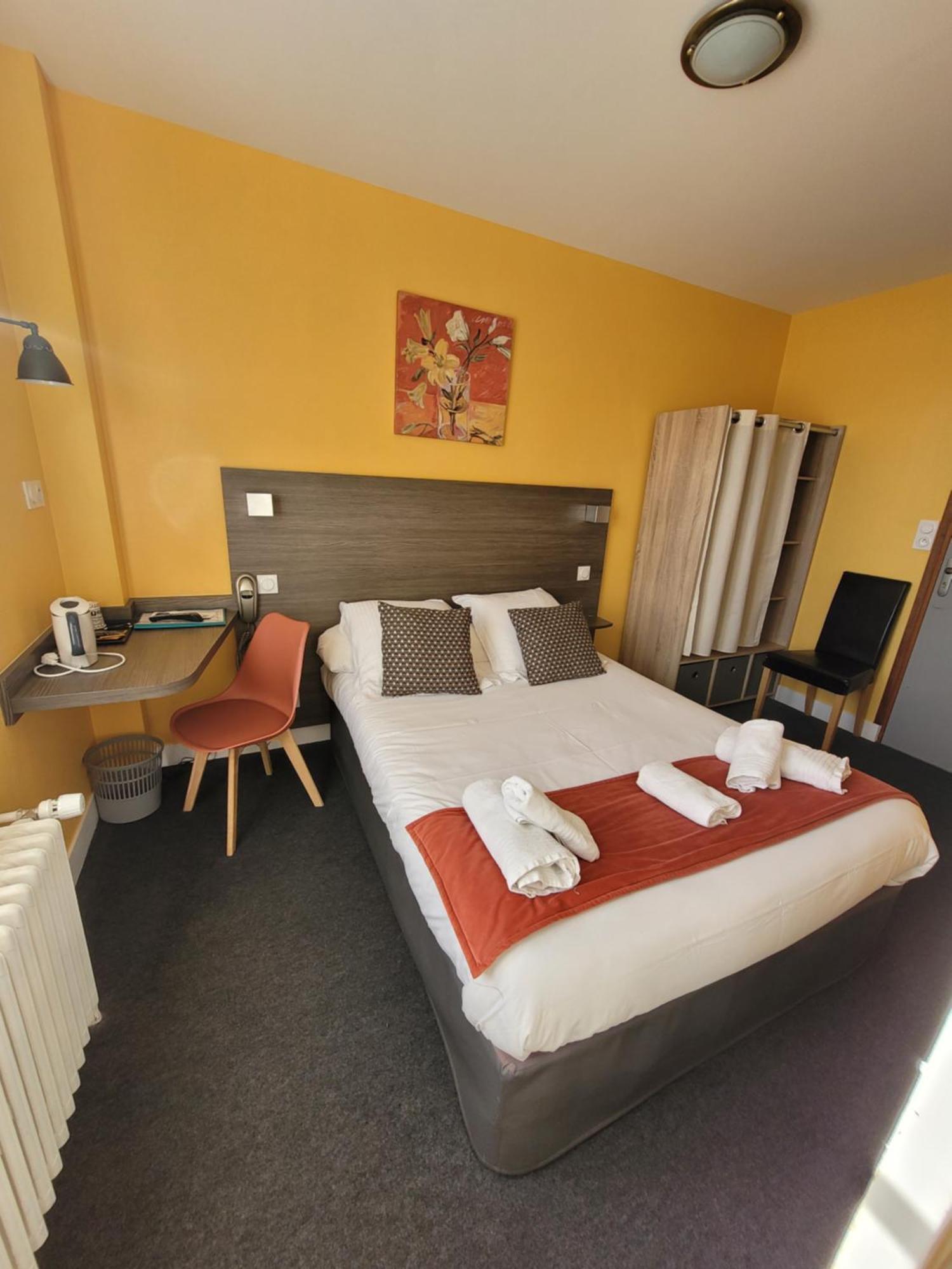Logis Au Moyne De Saire Hotel