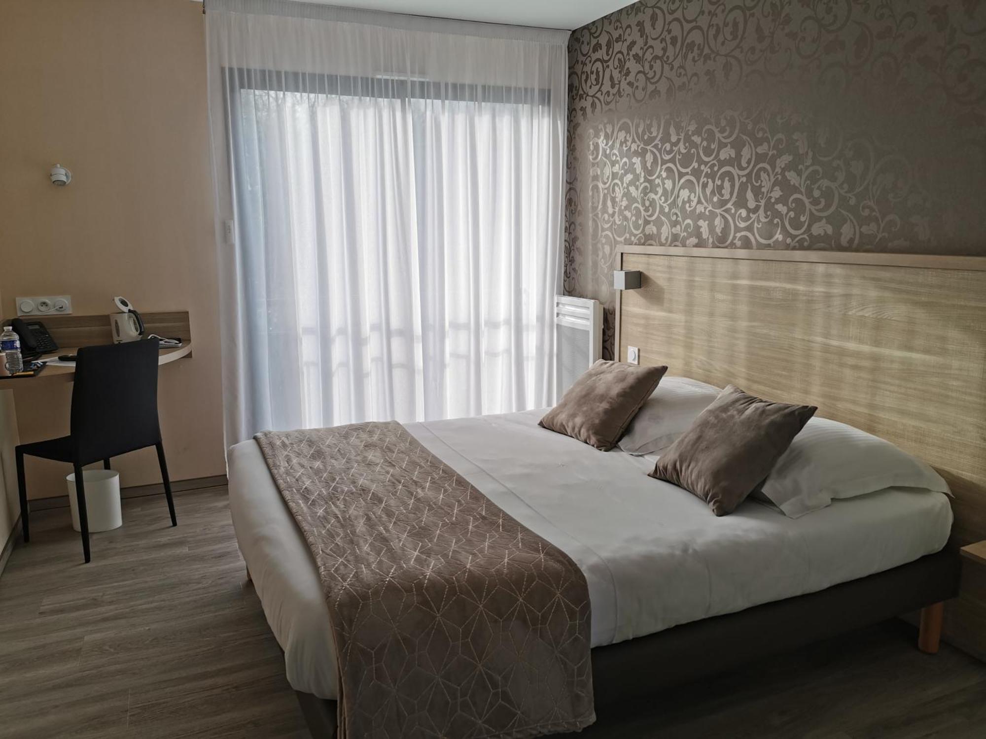 Hotel Logis Au Moyne De Saire Hotel Reville