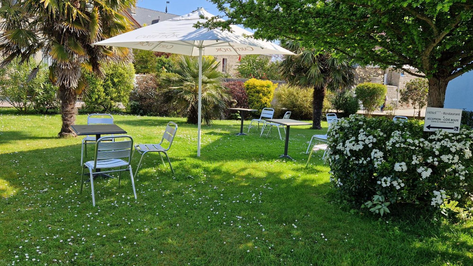 Hotel Logis Au Moyne De Saire