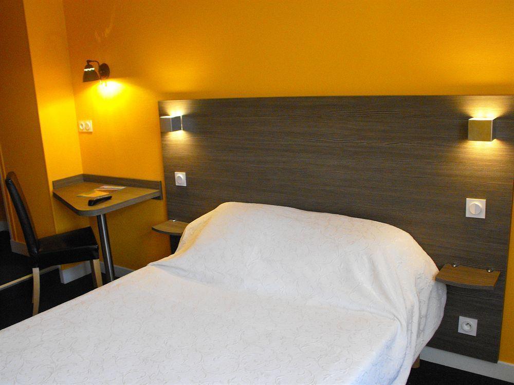 Logis Au Moyne De Saire Hotel