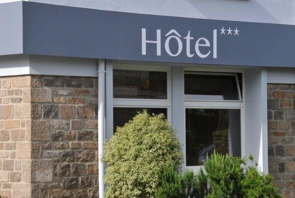Hotel Logis Au Moyne De Saire Hotel Reville