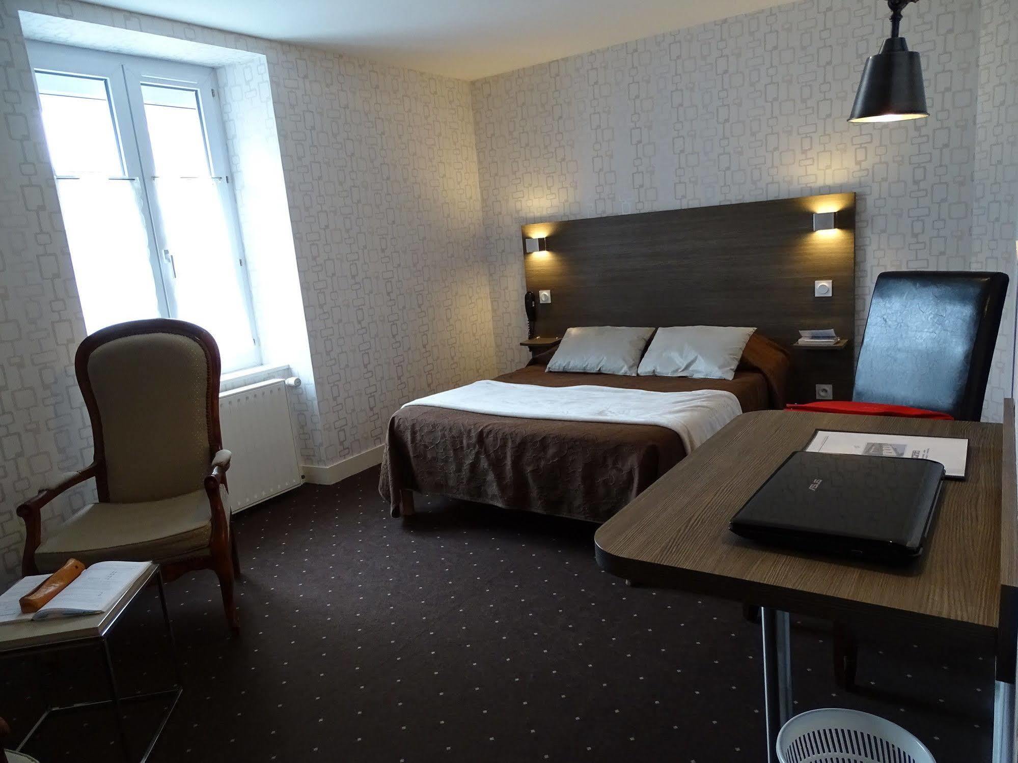 Hotel Logis Au Moyne De Saire