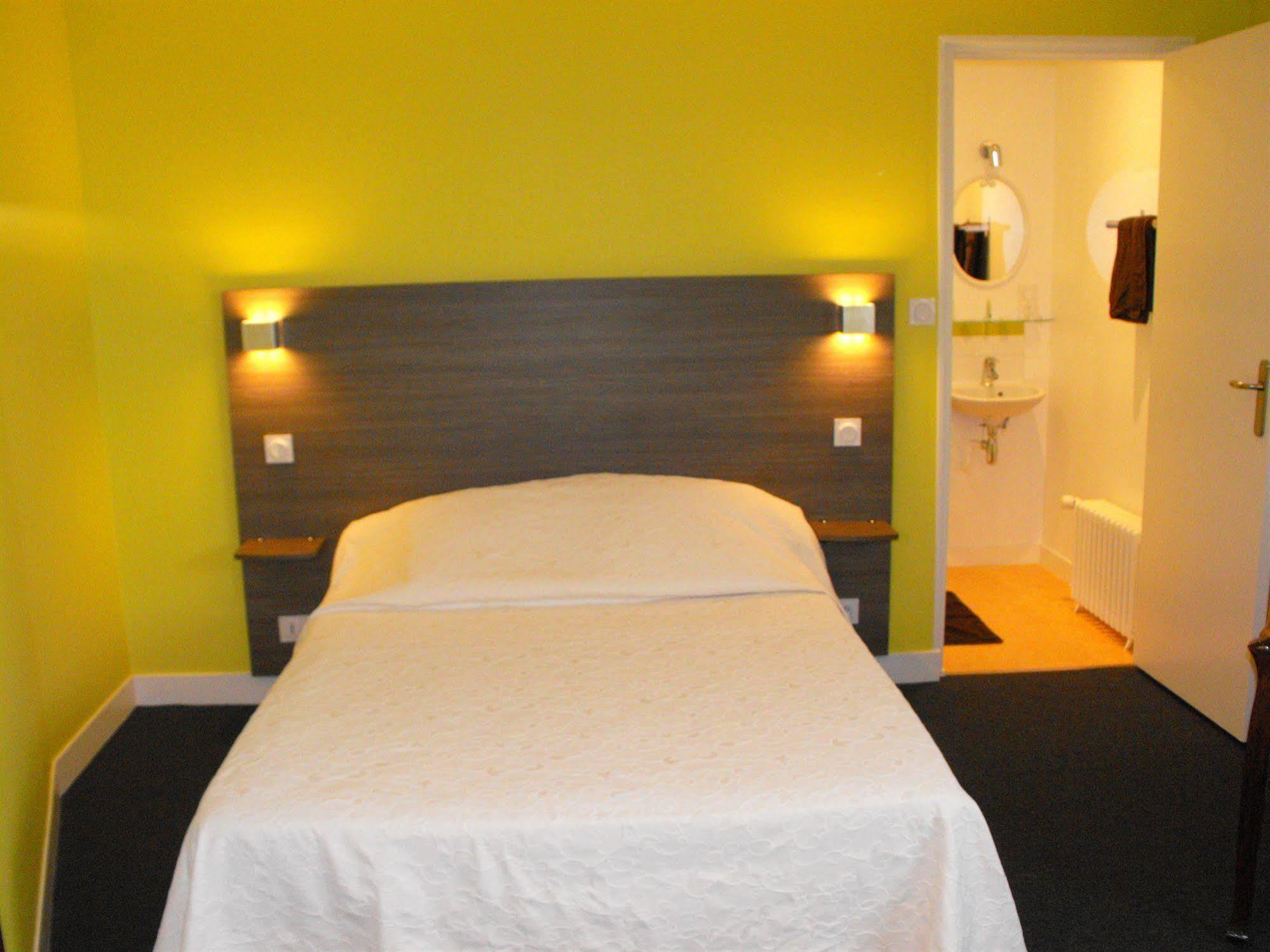 Hotel Logis Au Moyne De Saire Hotel Reville