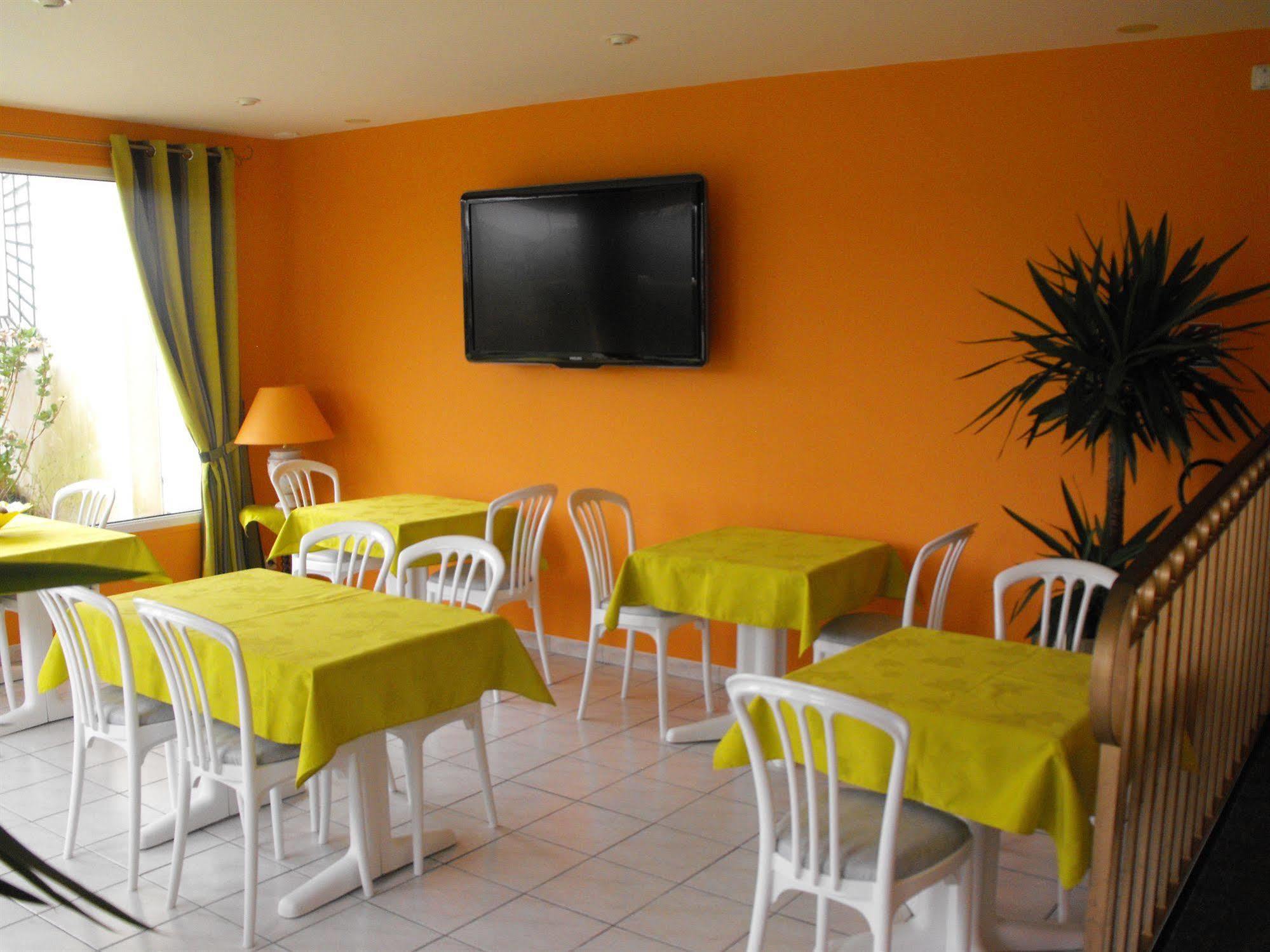 Hotel Logis Au Moyne De Saire Reville
